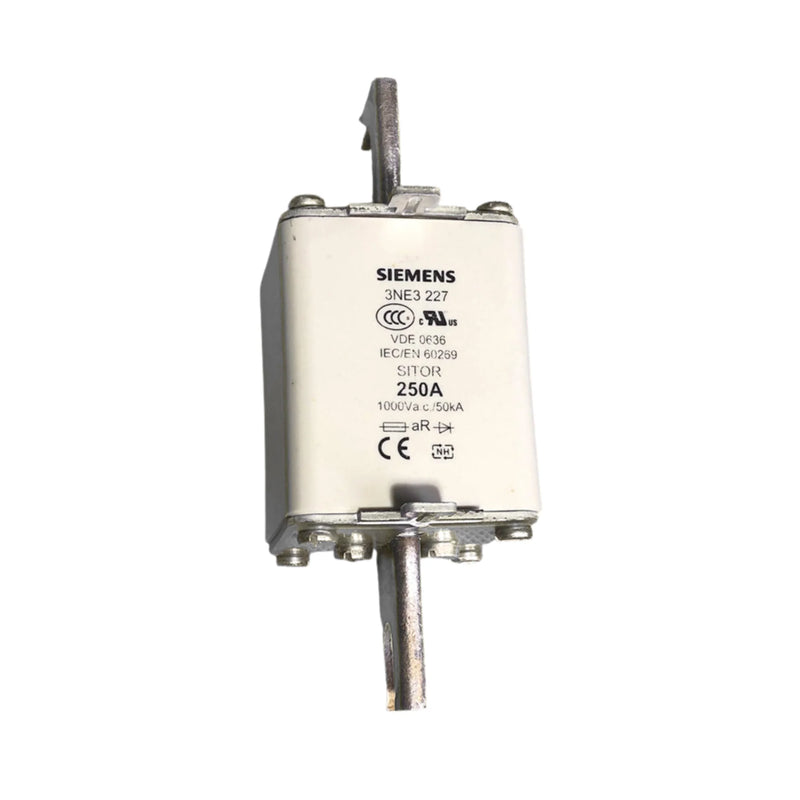 Siemens 3NE3227 NH1 fuse link, 250 A, 1000 V AC, with silver-plated blade contacts